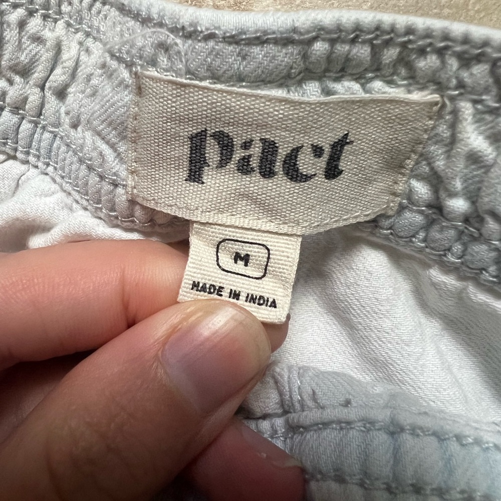 ‼️EUC: Pact Organic Light Chambray Denim Pocket Shorts - M - Picture 3 of 8